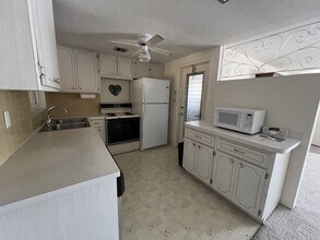 10802 Laburnum Dr in Port Richey, FL - Building Photo - Building Photo
