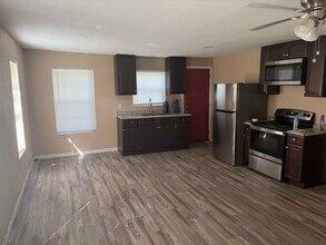 701 W Colorado St in Groesbeck, TX - Building Photo - Building Photo