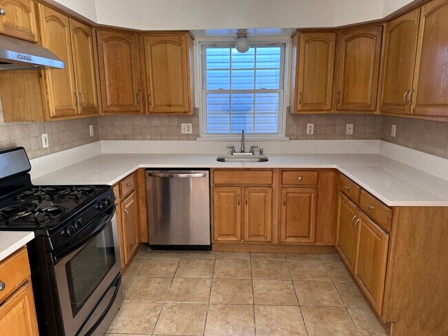 555 Livingston St in Elizabeth, NJ - Building Photo - Building Photo