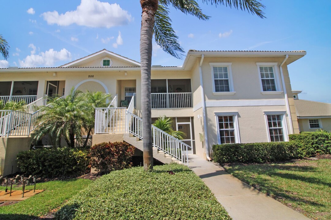 200 Mirabella Cir in Venice, FL - Foto de edificio