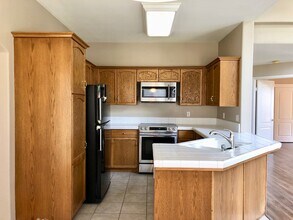 1230 E La France Dr in Fresno, CA - Building Photo - Building Photo