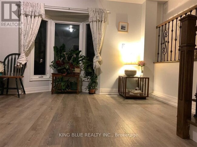 26 Deepdale Dr in Toronto, ON - Building Photo - Building Photo