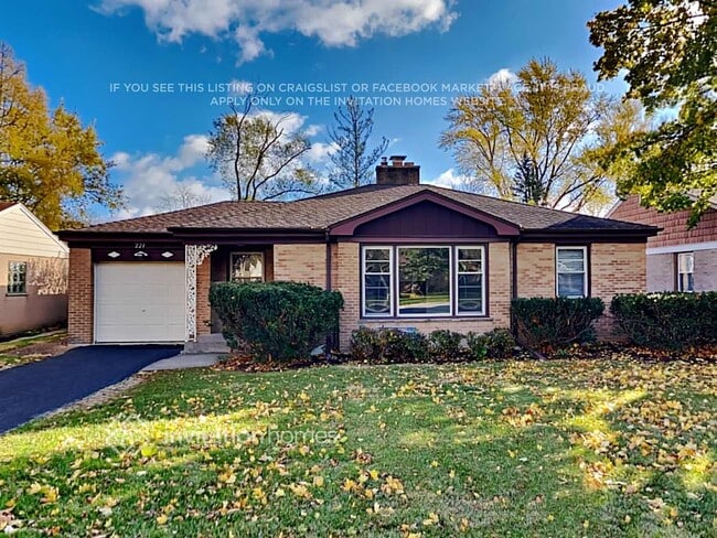 property at 221 N Dryden Pl