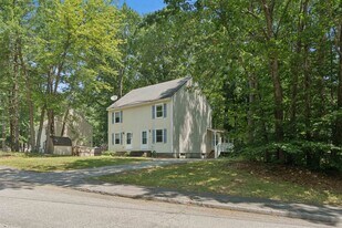 5 Woodvale Ct in Sanford, ME - Building Photo