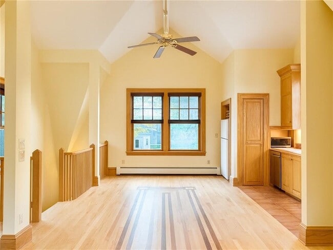 14 Chestnut St in Newport, RI - Building Photo - Building Photo