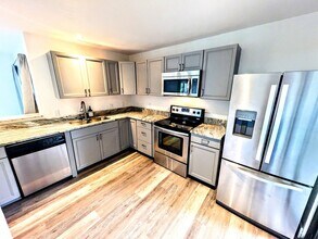 2224 Bahia Vista St in Sarasota, FL - Building Photo - Building Photo