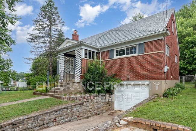 3699 Edgebrook Dr in Cincinnati, OH - Building Photo - Building Photo