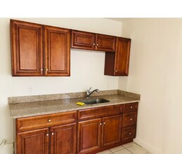 656 Second St-Unit -1 in Fall River, MA - Building Photo - Building Photo