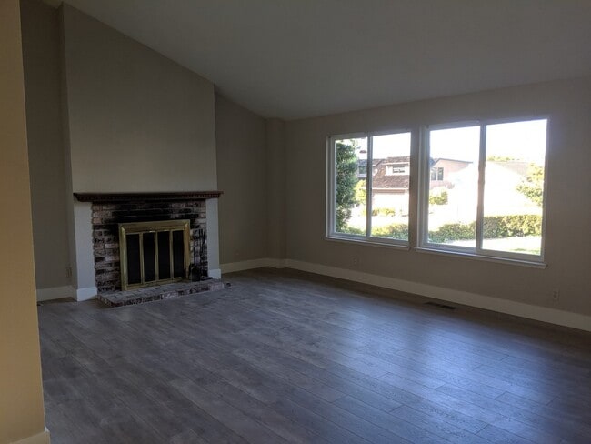 909 Crellin Rd in Pleasanton, CA - Building Photo - Building Photo