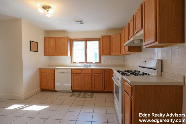 14 Harriet St, Unit 2 in Boston, MA - Building Photo - Building Photo