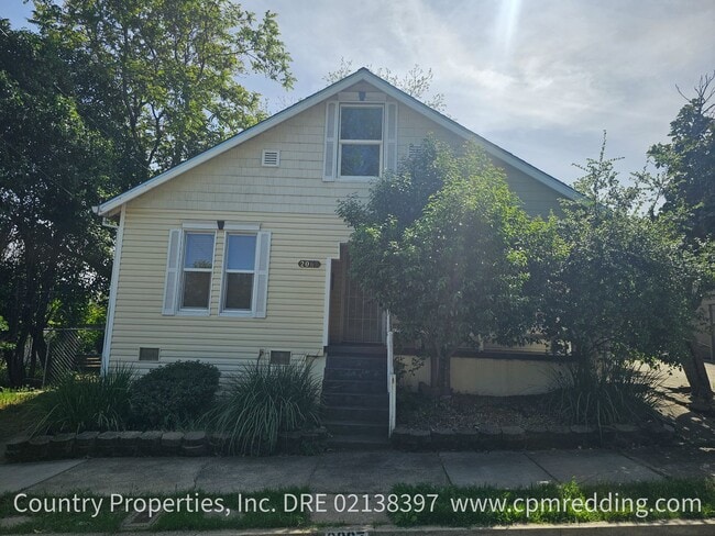 2067 Butte St in Redding, CA - Building Photo - Building Photo