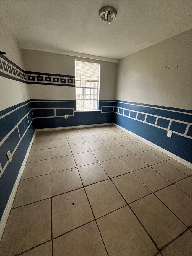 7933 Brays St in Houston, TX - Building Photo - Building Photo