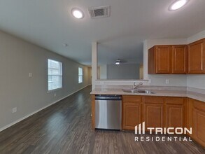 9025 Puerto Vista Dr in Fort Worth, TX - Foto de edificio - Building Photo