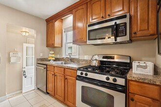 446 Huntmere Dr in Bay Village, OH - Building Photo - Building Photo