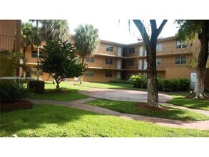 1330 W 54th St in Hialeah, FL - Building Photo - Building Photo