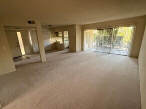 1148 W Huntington Dr, Unit 7 in Arcadia, CA - Foto de edificio - Building Photo