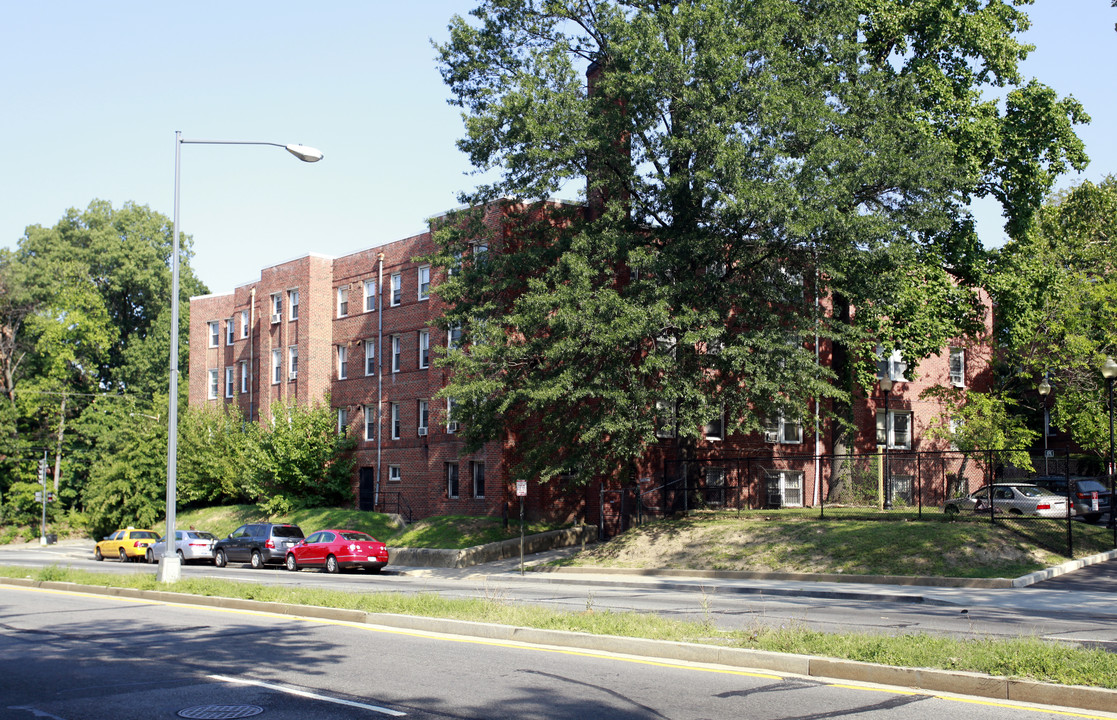 5915-5919 14th St NW in Washington, DC - Foto de edificio