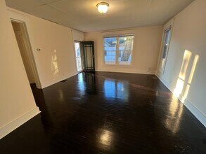 270 Avon Ave, Unit 1 in Plainfield, IN - Foto de edificio - Building Photo
