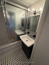 354 Annette St in Toronto, ON - Building Photo - Building Photo