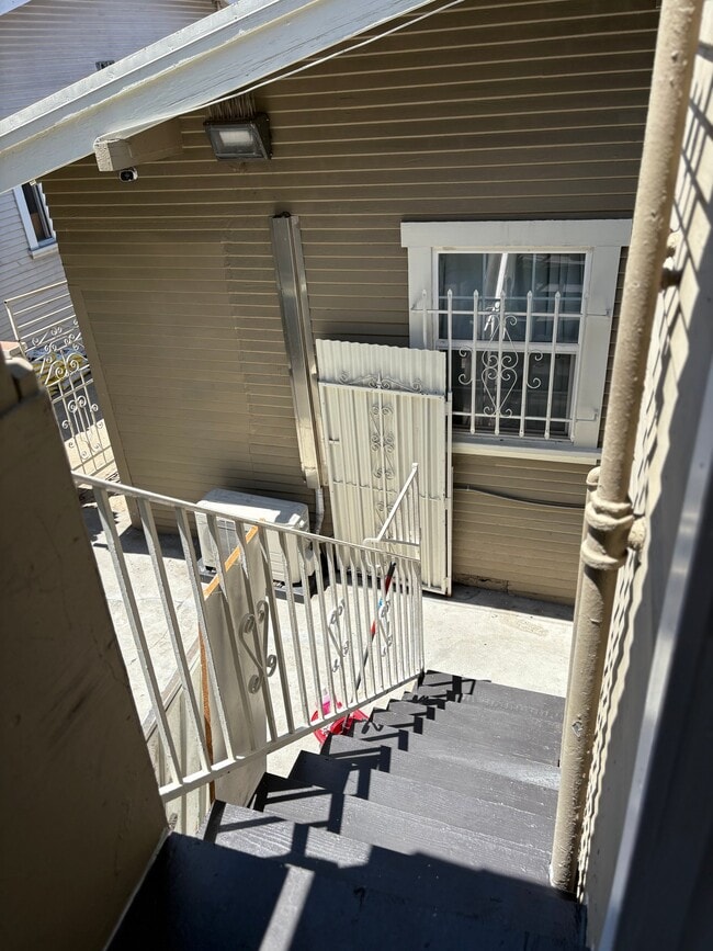 property at 1100 1/2 S New Hampshire Ave
