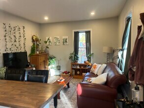 130 Mount Vernon St, Unit 130A in Dover, NH - Building Photo - Building Photo