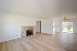 2545 NW 111th Ave in Portland, OR - Building Photo