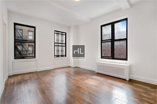 EAST 46 STREET in New York, NY - Building Photo - Building Photo