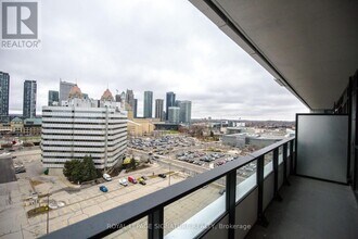 4015 The Exchange in Mississauga, ON - Building Photo - Building Photo