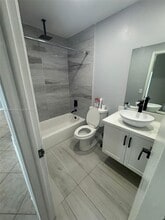 9431 NW 10th St in Pembroke Pines, FL - Building Photo - Building Photo