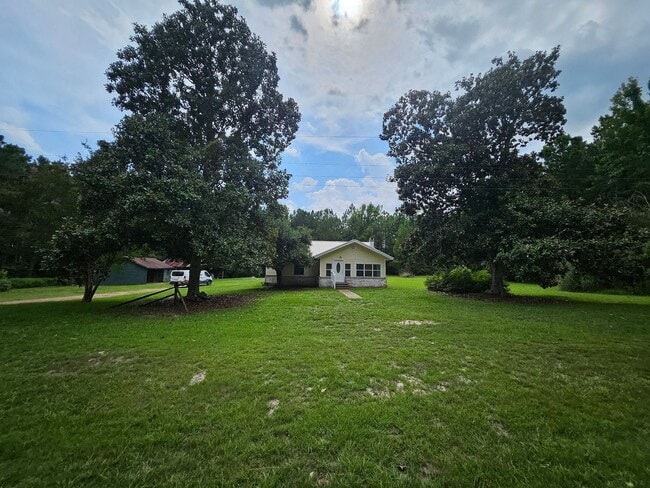 1046 Miers St in Anacoco, LA - Building Photo - Building Photo