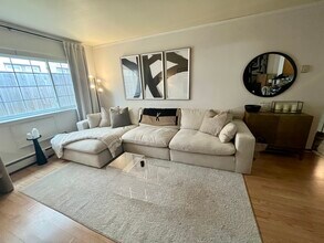 1733 N Cambridge Ave, Unit 108 in Milwaukee, WI - Building Photo - Building Photo
