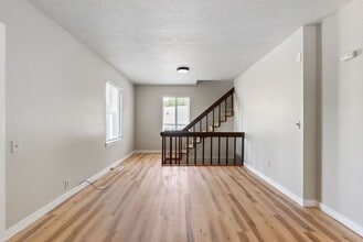 6405 SE 144th Ln in Portland, OR - Building Photo - Building Photo