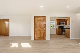 576 Ave E in Bayonne, NJ - Building Photo - Building Photo