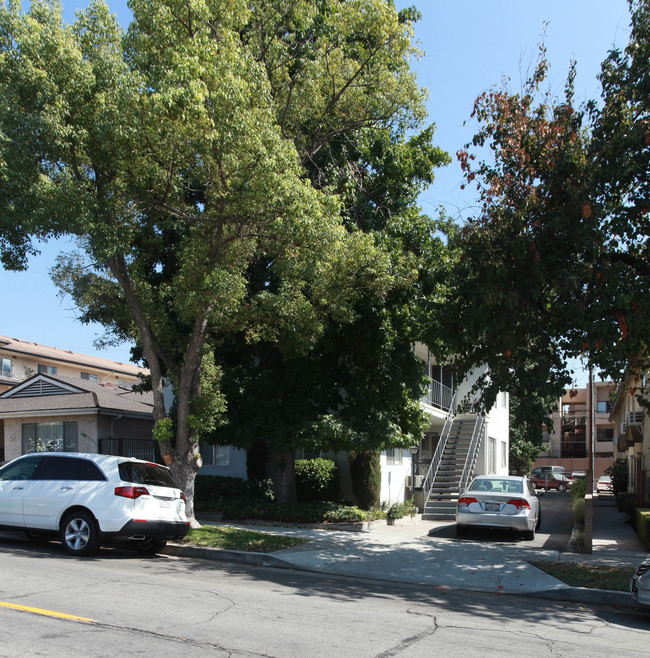 446 E Cypress Ave in Burbank, CA - Building Photo - Building Photo