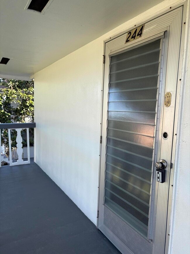 244 Sheffield J in West Palm Beach, FL - Building Photo - Building Photo