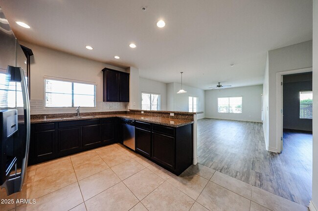 5350 E Deer Valley Dr in Phoenix, AZ - Building Photo - Building Photo