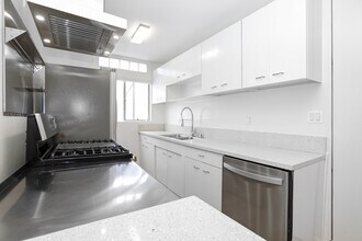 951 N Curson Ave, Unit 1 in West Hollywood, CA - Foto de edificio - Building Photo
