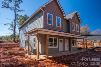 5536-5538 Wrenn Dr in Denver, NC - Building Photo - Building Photo