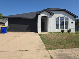 9300 Marilyn Ct in White Settlement, TX - Building Photo