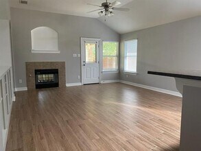 2021 Fairmount Park Dr in Denton, TX - Building Photo - Building Photo