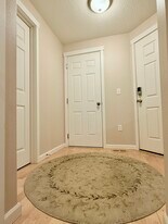 10743 SW Canterbury Ln in Tigard, OR - Building Photo