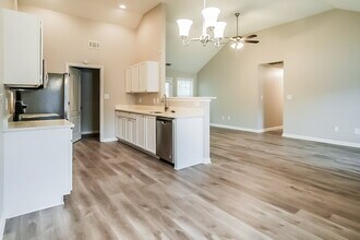 4925 Brookwood Pl in Atlanta, GA - Foto de edificio - Building Photo