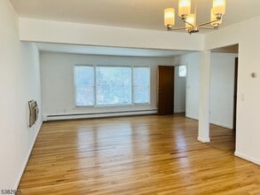 26 Pilgrim Ct in Bloomfield, NJ - Building Photo - Building Photo