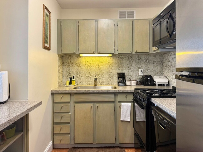 215 Piedmont Ave NE in Atlanta, GA - Foto de edificio - Building Photo