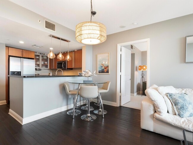 610 Clematis St, Unit 506 in West Palm Beach, FL - Building Photo - Building Photo