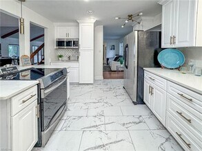 557 Susan Constant Dr in Virginia Beach, VA - Building Photo - Building Photo