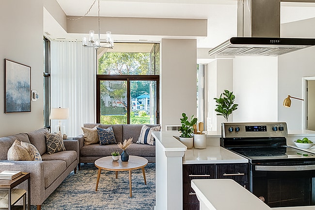 Riverfront Towers in Detroit, MI - Building Photo - Building Photo