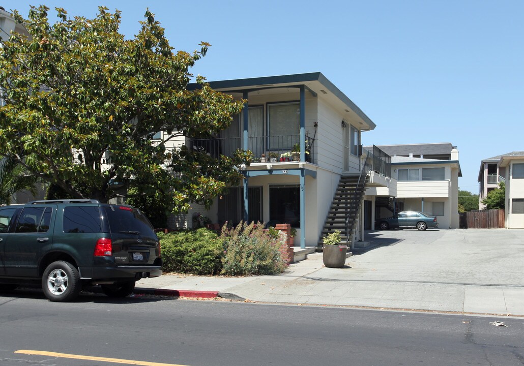 737 Elm St in San Carlos, CA - Foto de edificio