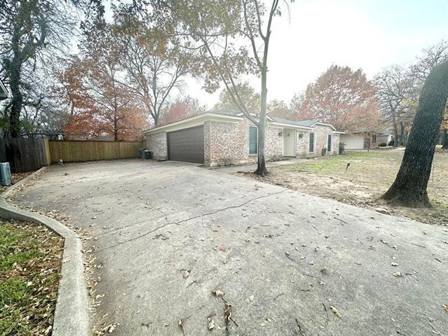 1516 Circle Ln in Bedford, TX - Building Photo - Building Photo