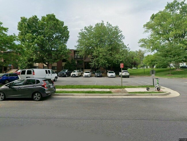 10720 West Dr, Unit 104 in Fairfax, VA - Building Photo - Building Photo